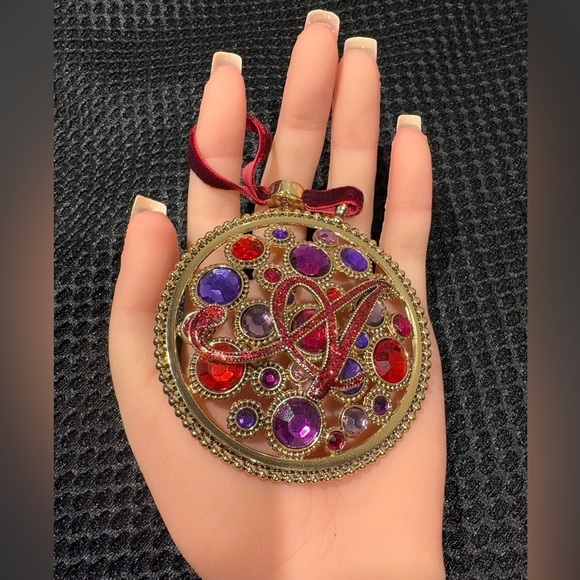 Gold Tone Liz & Co. 2009 “A” Monogram Ornament Pendant Unisex - Picture 9 of 11